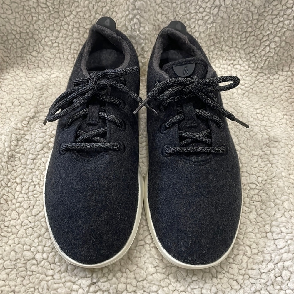 EUC womens grey wool Allbirds sz. 10